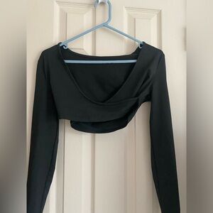 Black cropped long sleeve shirt